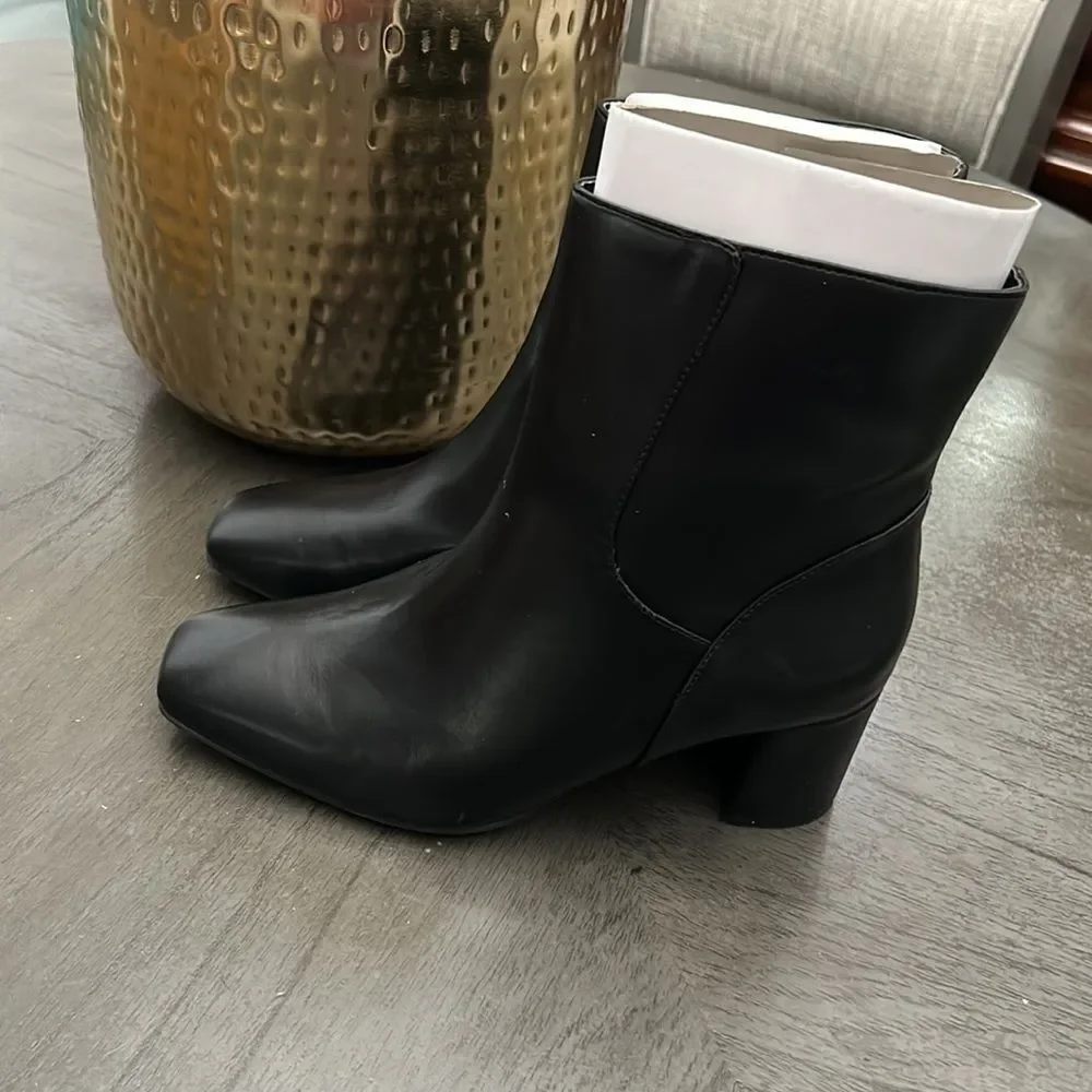 NATURALIZER Wrenley Booties - Picture 6 of 8